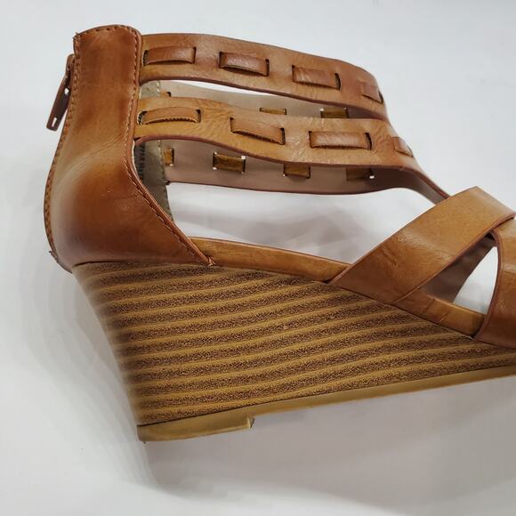 Restricted Womens Size 6.5 Leather Strappy 2" Wedge Heel Sandals Open Toe Casual - Picture 10 of 15